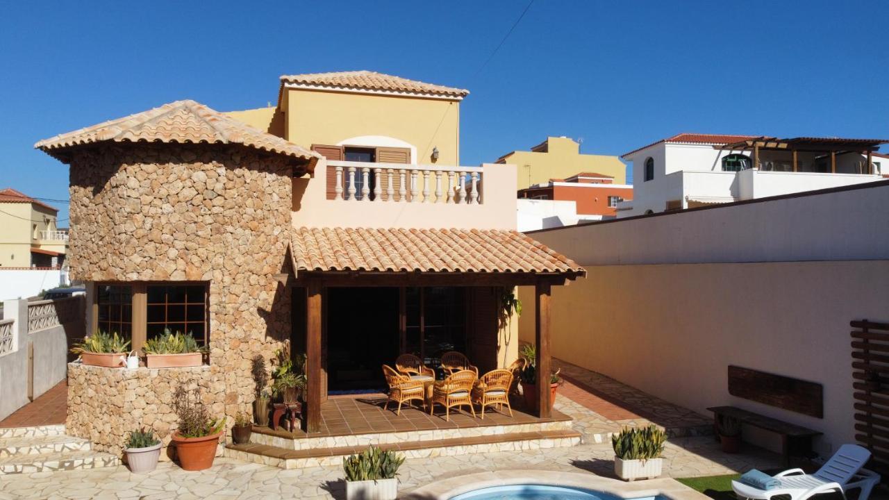 Villa Ingrid. Piscina Exterior. Las Playas Kültér fotó